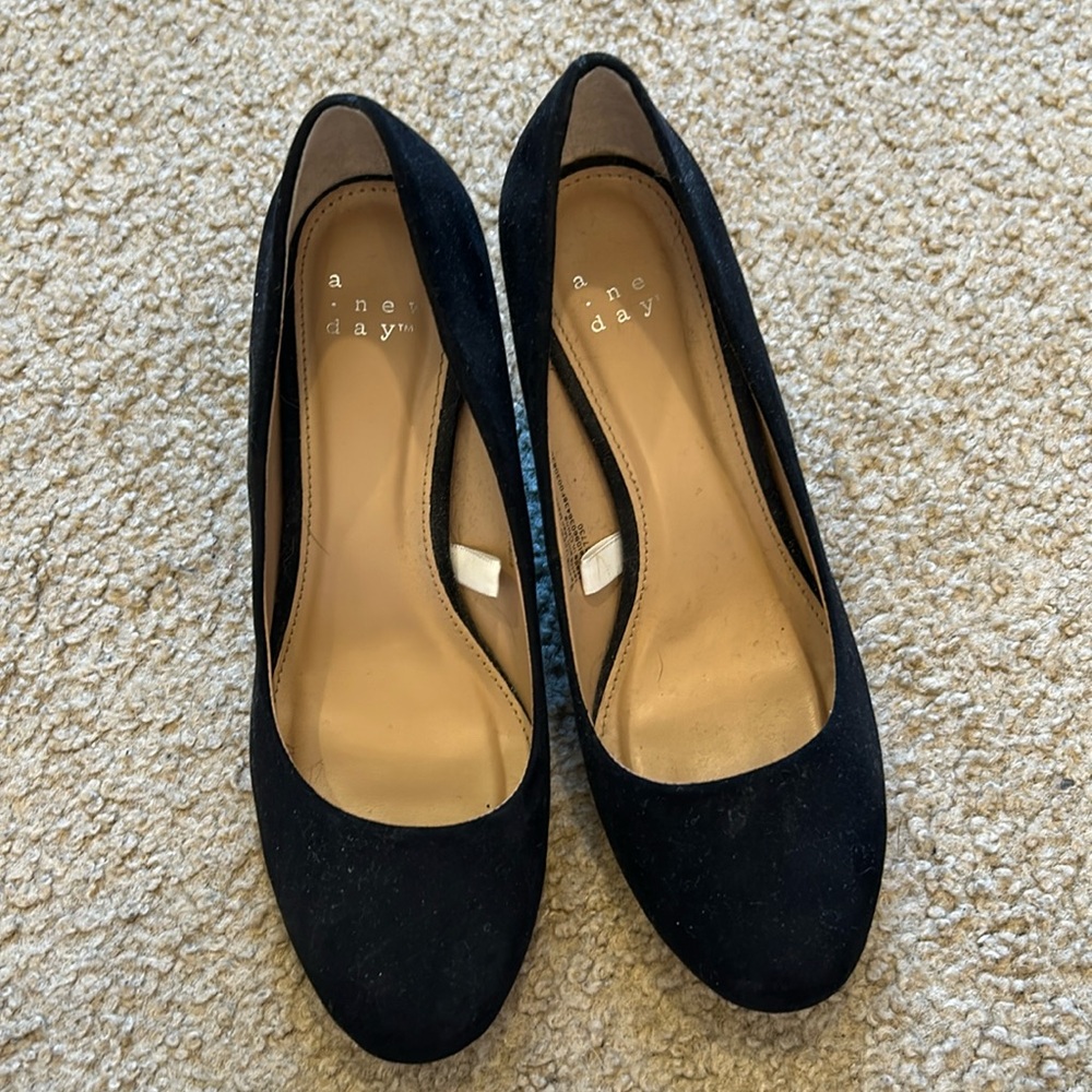 Black wedges